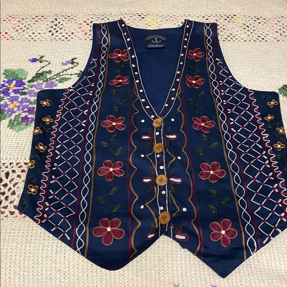 Embroidered Floral Vest - Picture 6 of 9